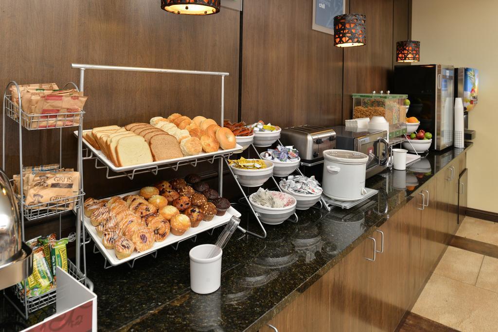 Comfort Suites Alexandria Ngoại thất bức ảnh