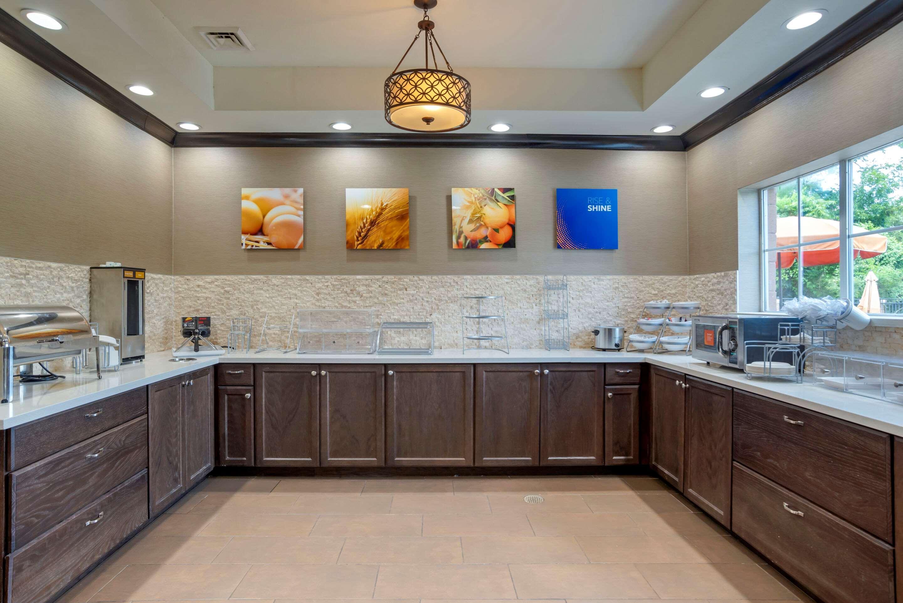 Comfort Suites Alexandria Ngoại thất bức ảnh
