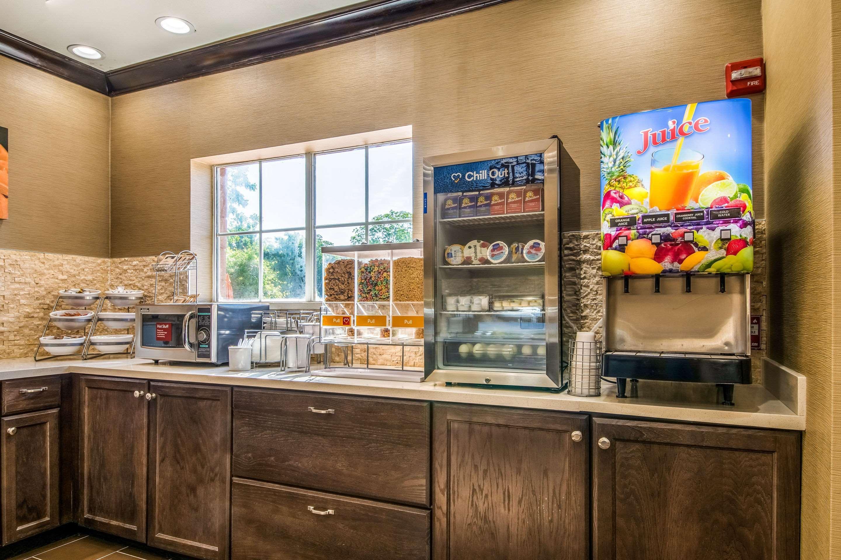 Comfort Suites Alexandria Ngoại thất bức ảnh